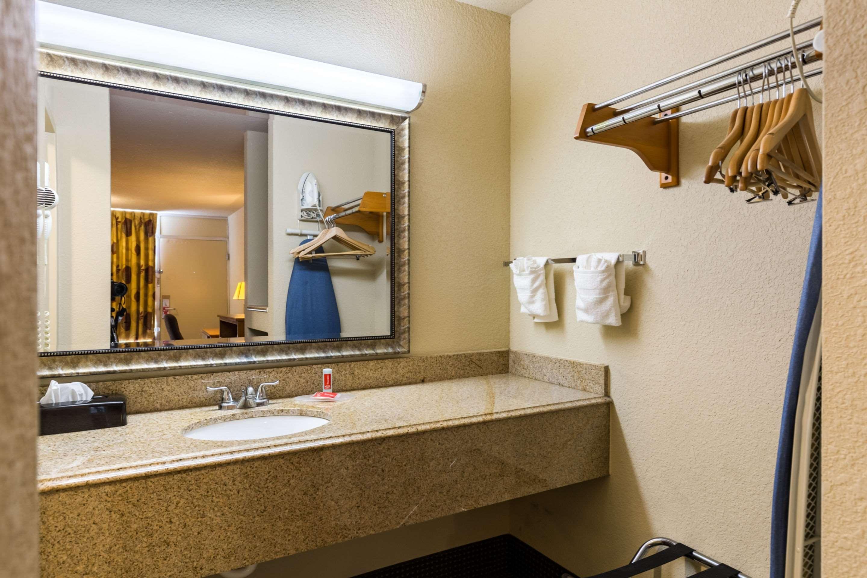 Econo Lodge Baytown Exterior foto